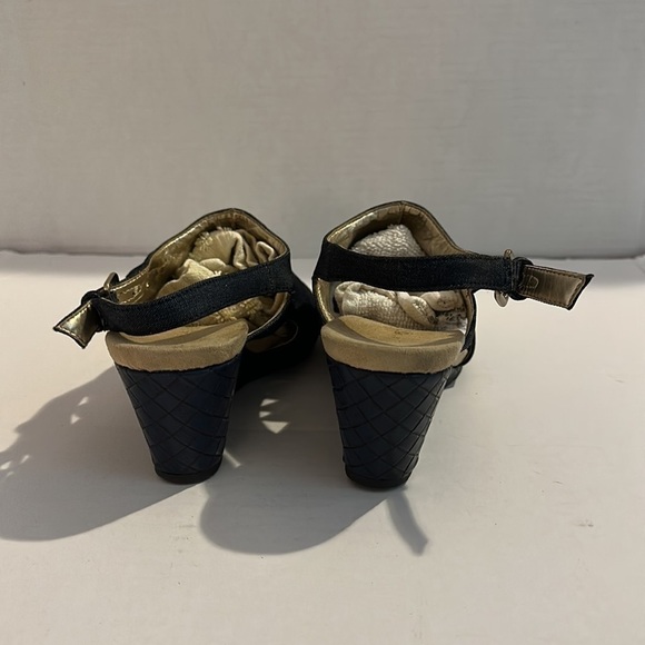 BANDOLINO Blue jean sandals pre owned - Picture 2 of 9